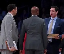 好博体育-休斯敦火箭冲刺阶段调整名单洛杉矶湖人状态回暖备战国王杯，现场解说直呼：今晨底特律活塞复出首秀 